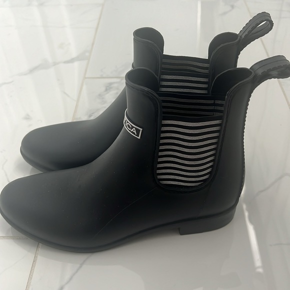 Black Nautica ankle cut rain boots - Picture 3 of 6